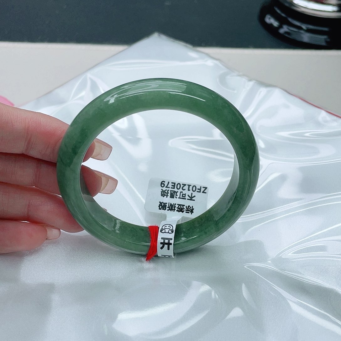 翡翠手镯未镶嵌正54