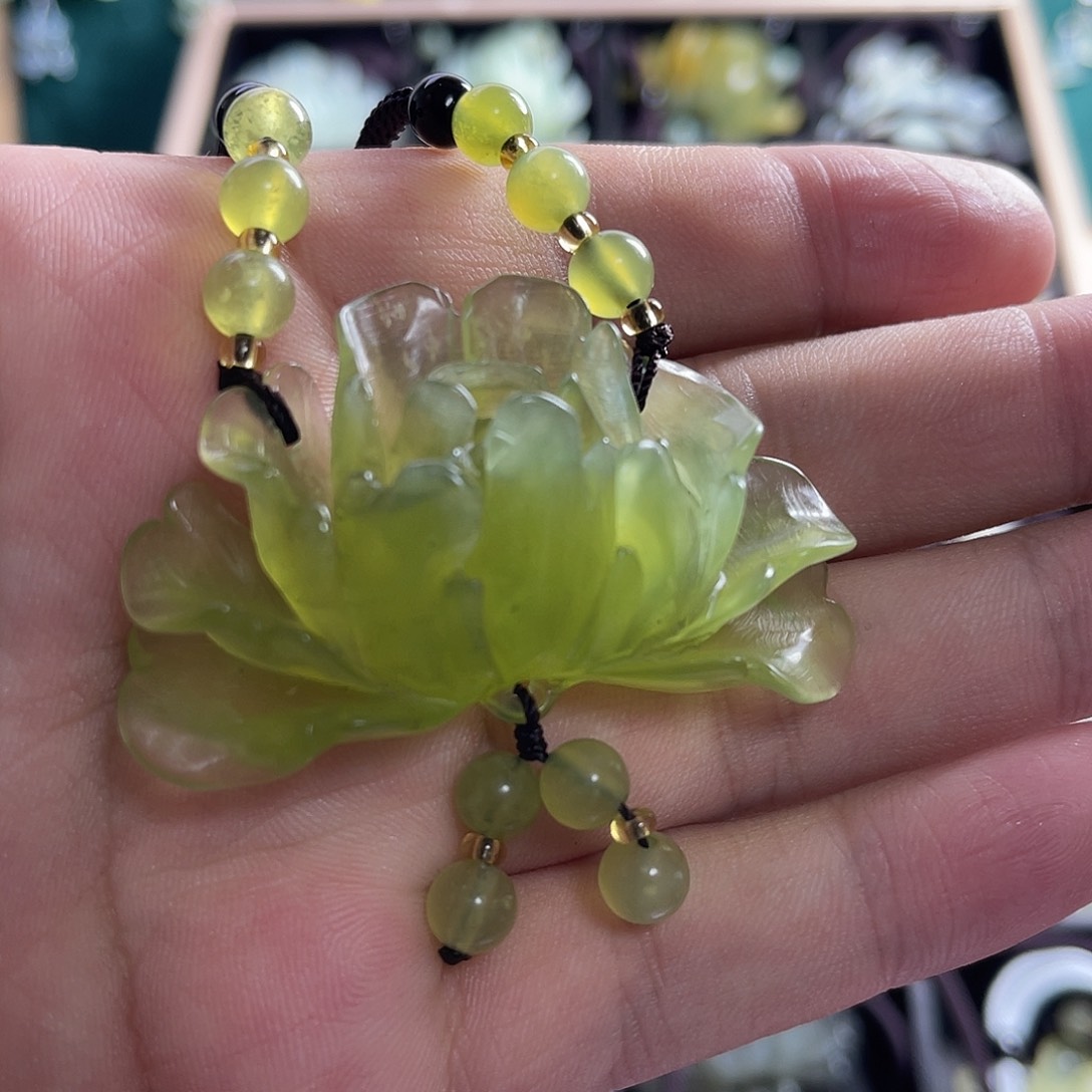 籽***乙蛇纹石玉未镶嵌颈饰