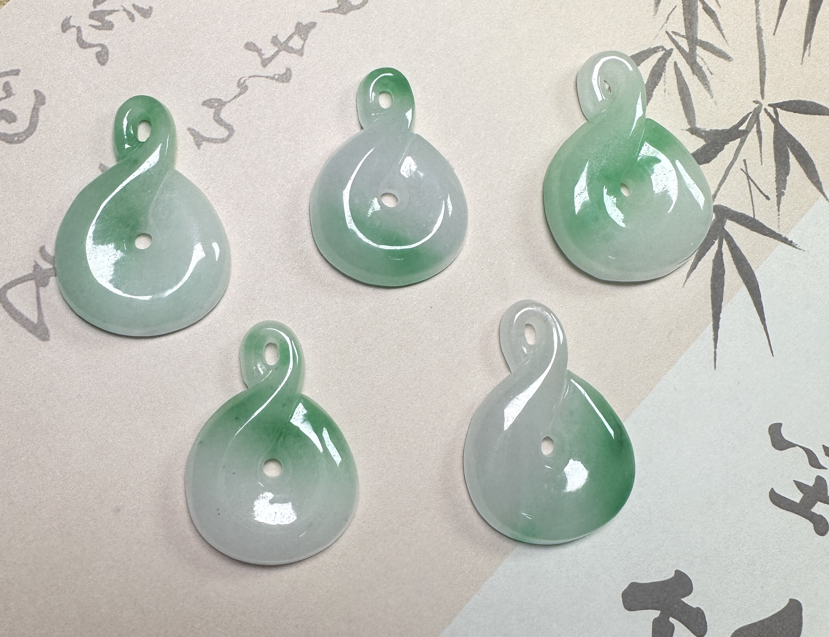 A27 冰种糯种黄加绿白底青春彩翡翠挂件吊坠男女多样性发货