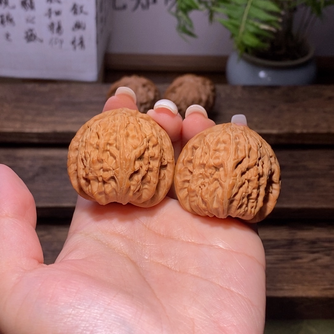 文玩核桃吊坠全品38三角白狮子头