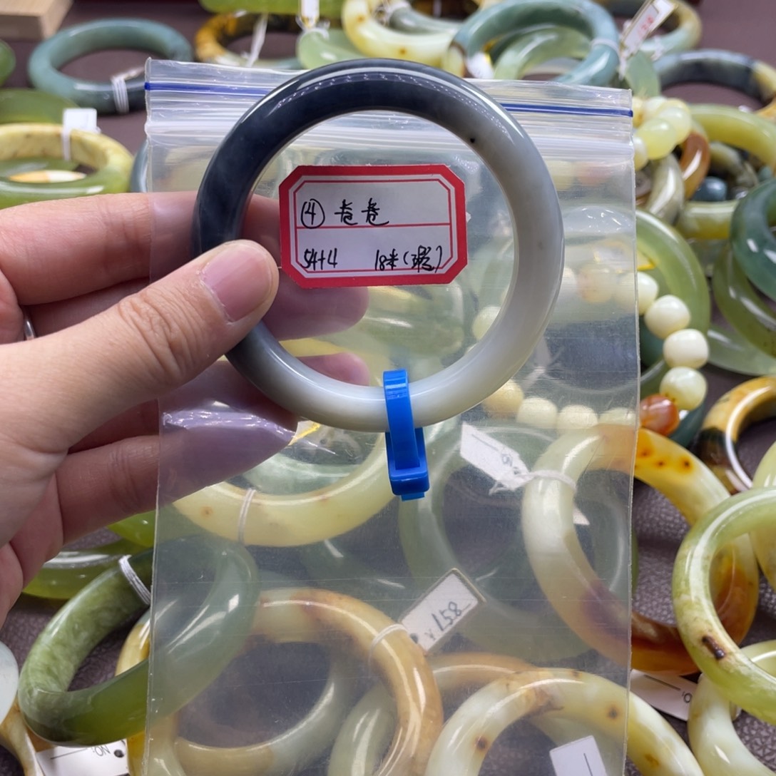 卷****蛇纹石玉未镶嵌手镯