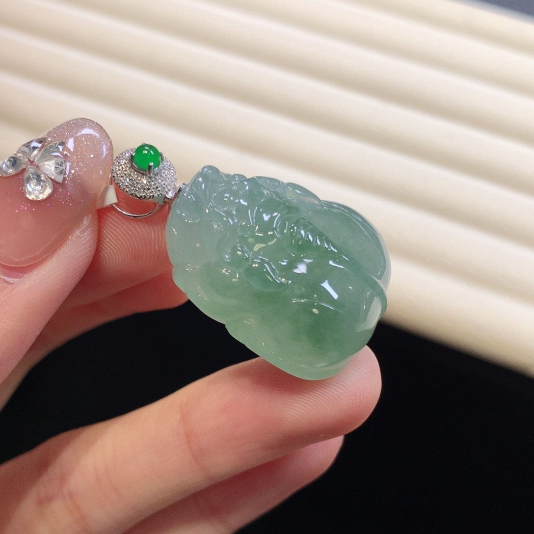 翡翠颈饰18K金镶嵌貔貅