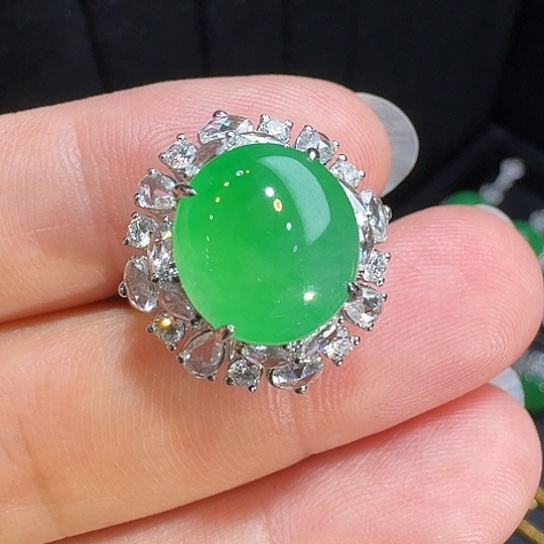 18K金镶嵌戒指翡翠