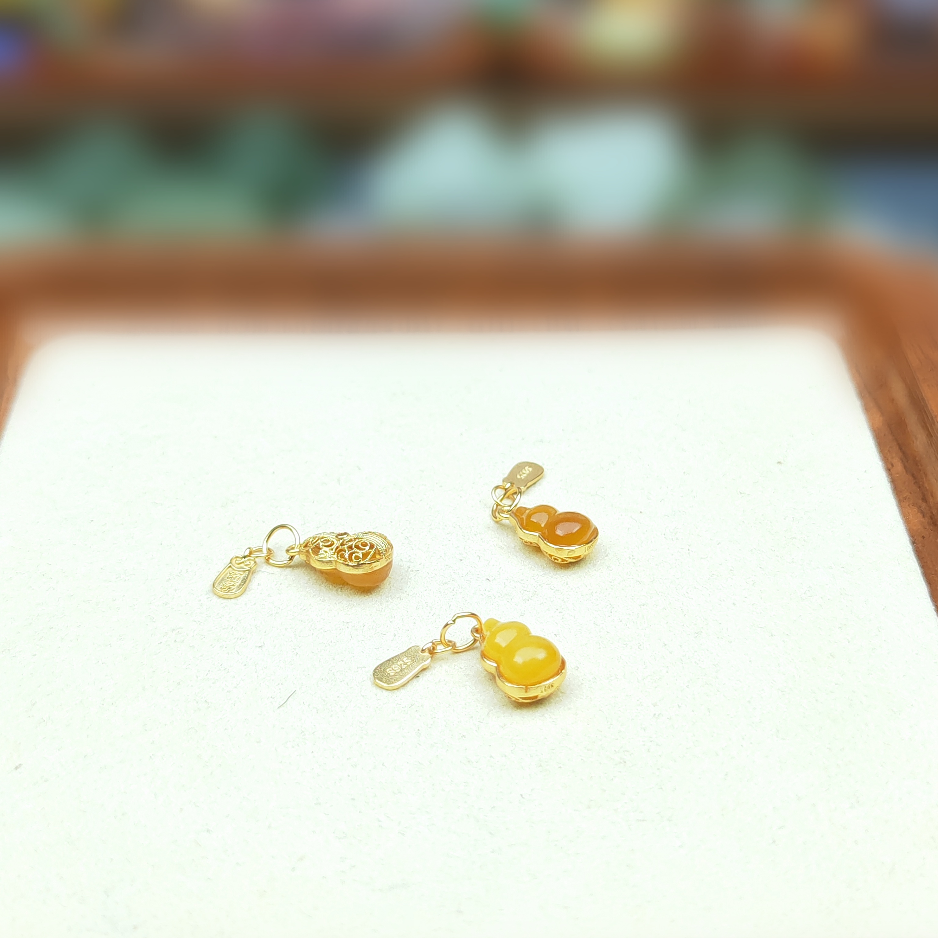 小葫芦滴溜款式S925银镶嵌13*8mm蜜蜡小配件（多样性发其一）