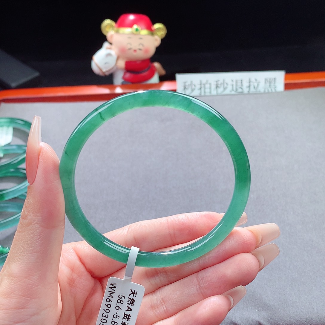 翡翠手镯未镶嵌天然