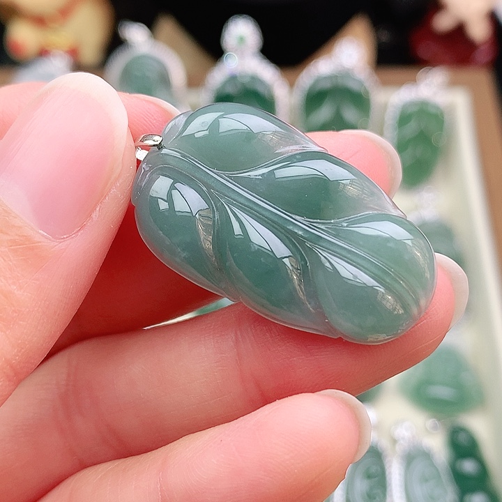 颈饰未镶嵌翡翠吊坠