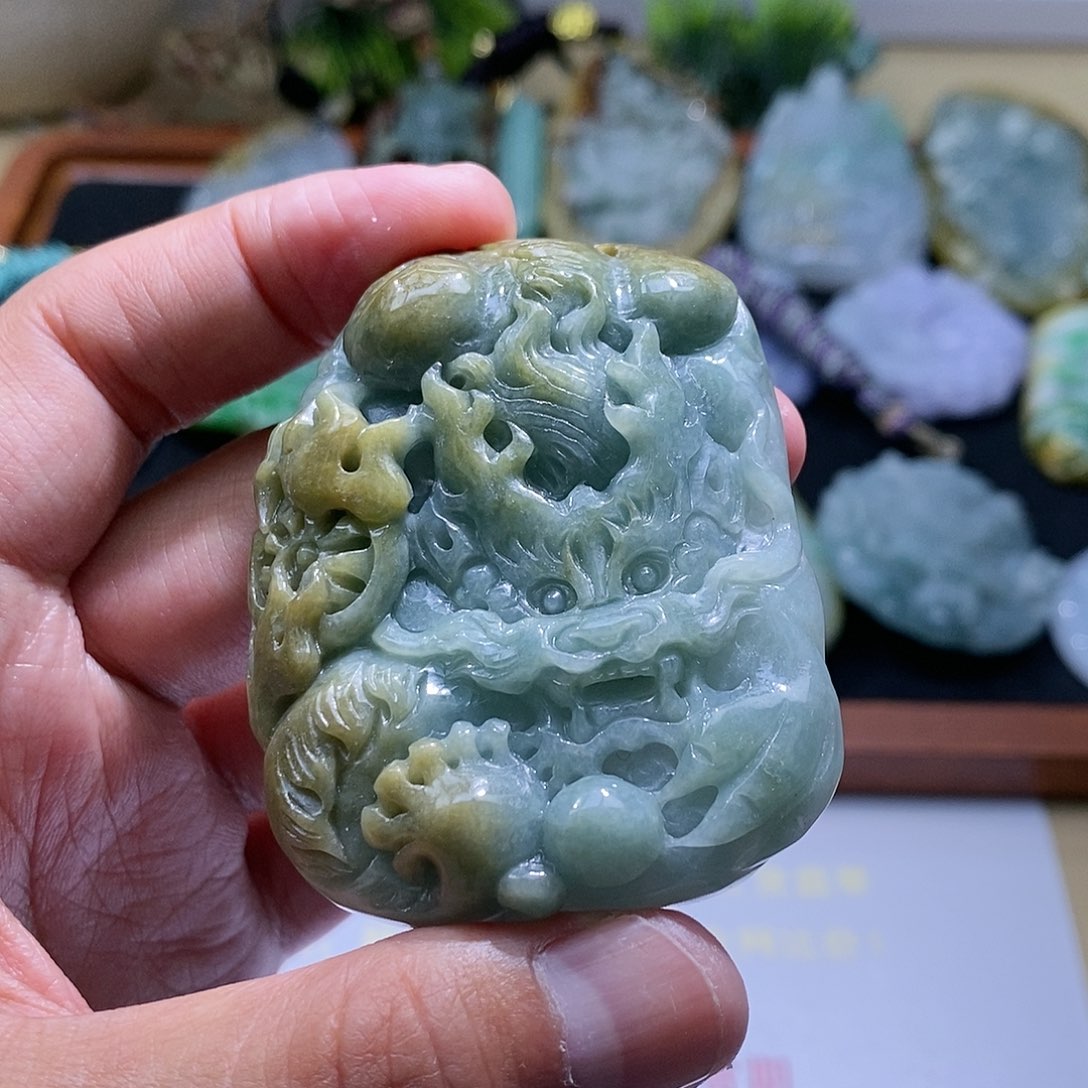 【闪购商品】翡翠颈饰未镶嵌龙牌