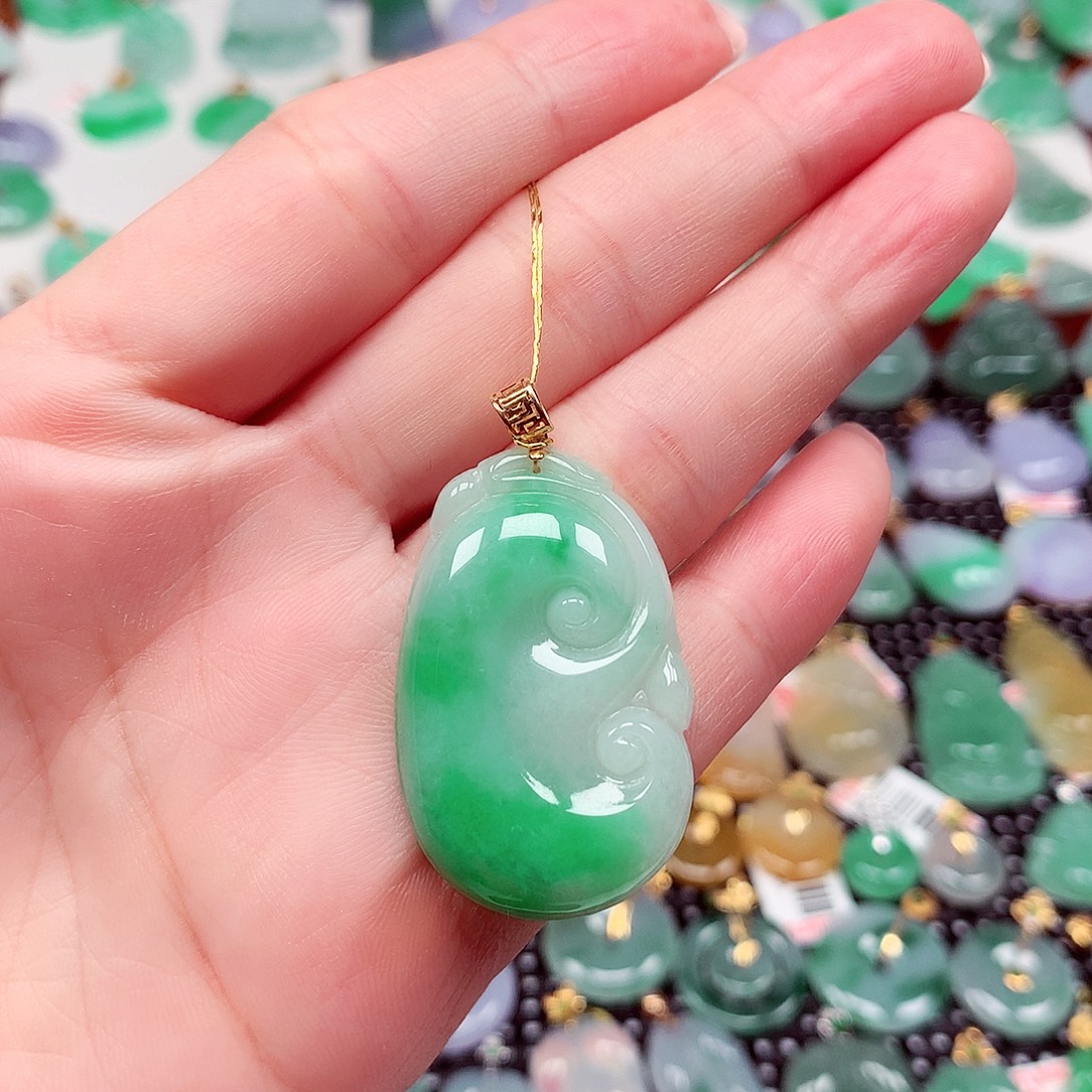 翡翠18K金镶嵌颈饰