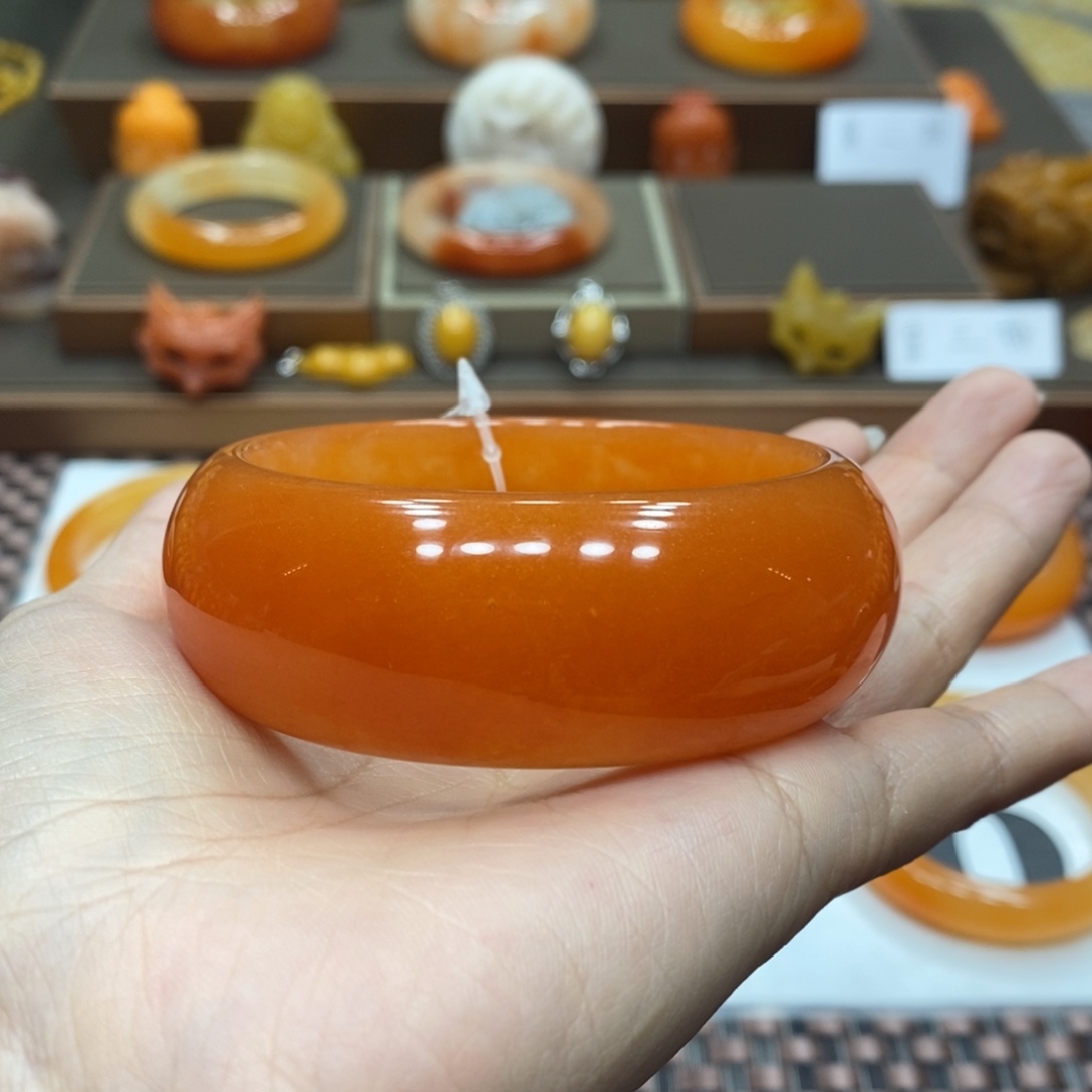 大***季石英质玉（黄龙玉）未镶嵌手镯