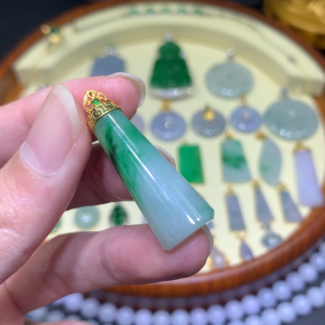 翡翠吊坠(不含链)未镶嵌