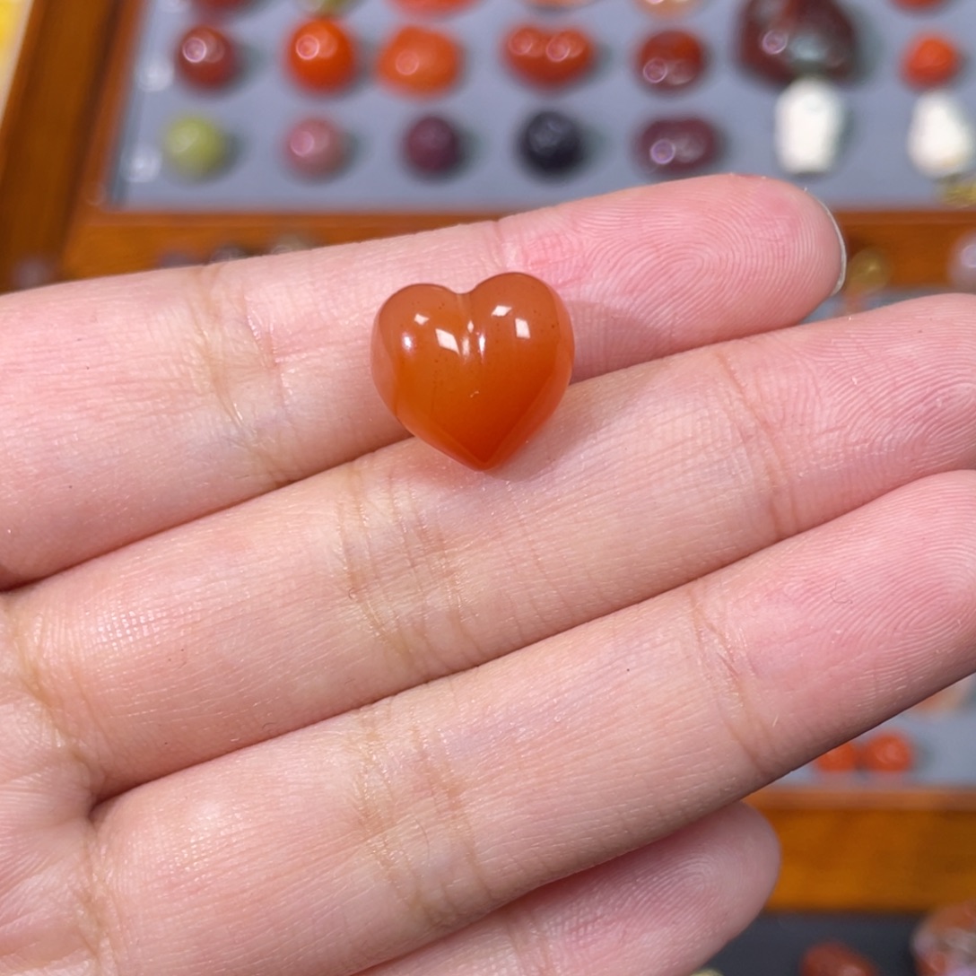 南红玛瑙未镶嵌屁桃心