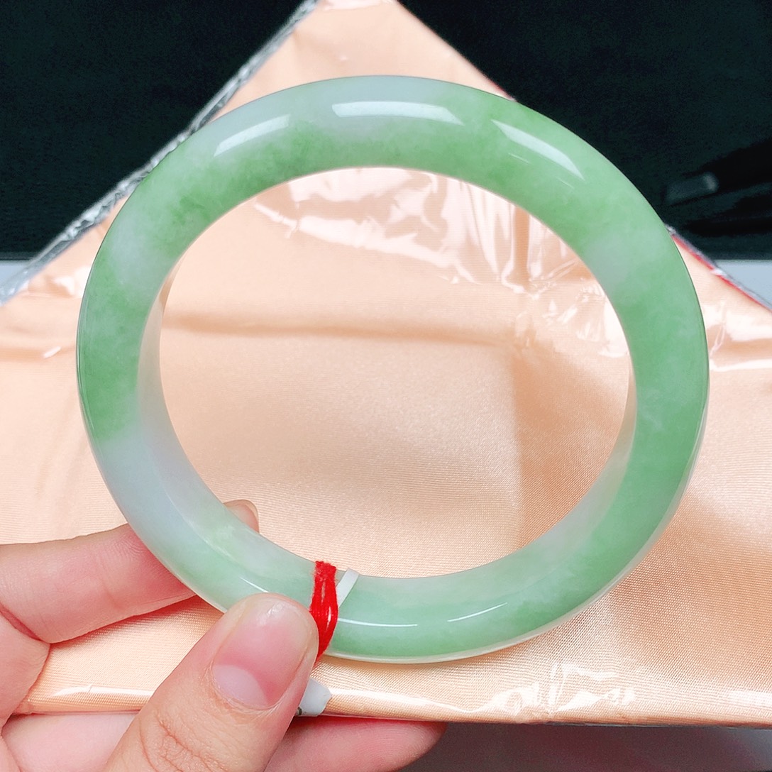 翡翠未镶嵌手镯正圈65