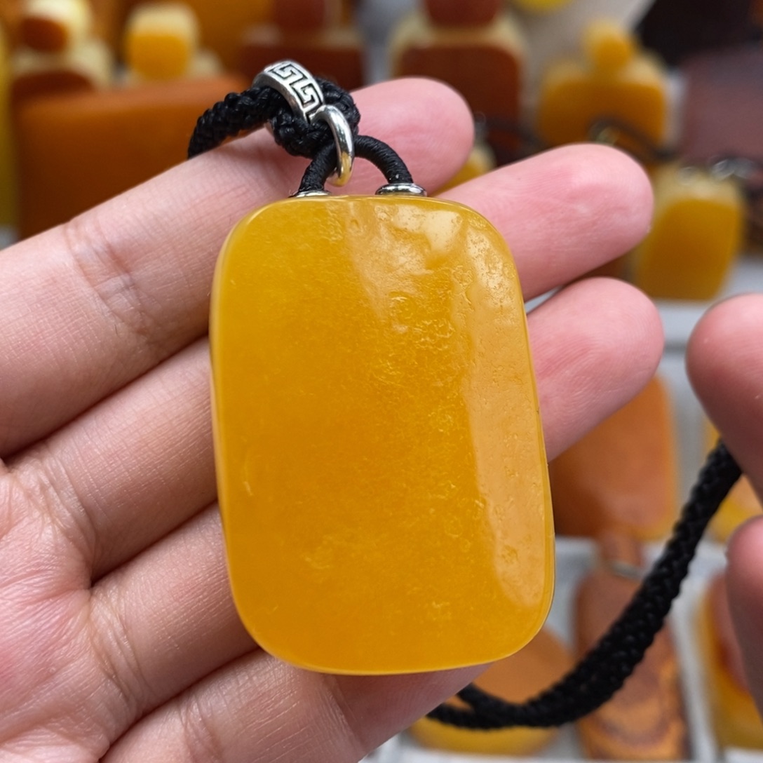 琥珀吊坠(赠链)未镶嵌