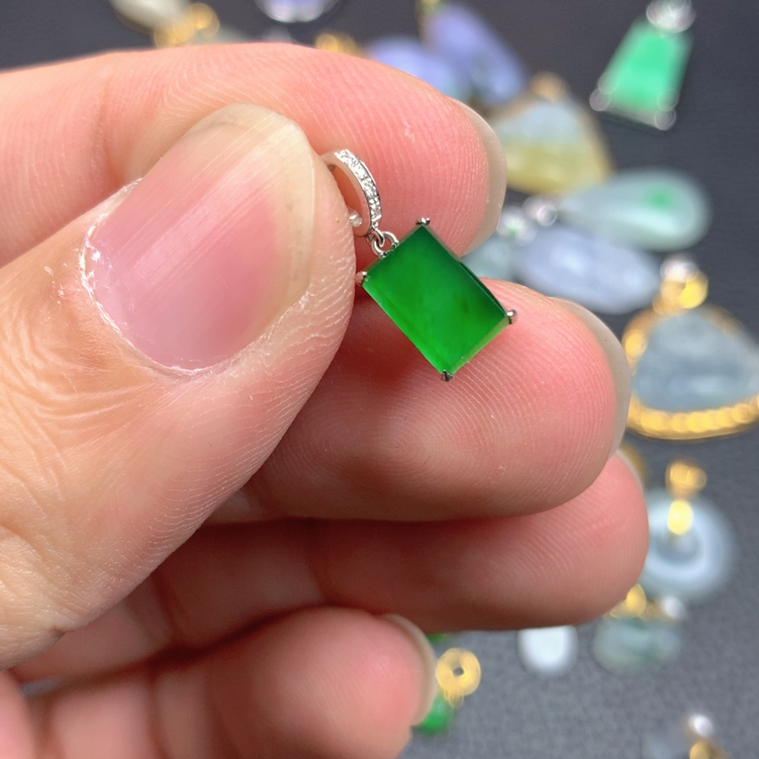 【闪购商品】翡翠18K金镶嵌颈饰翡翠