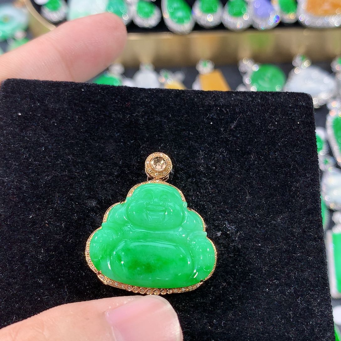 翡翠18K金镶嵌颈饰