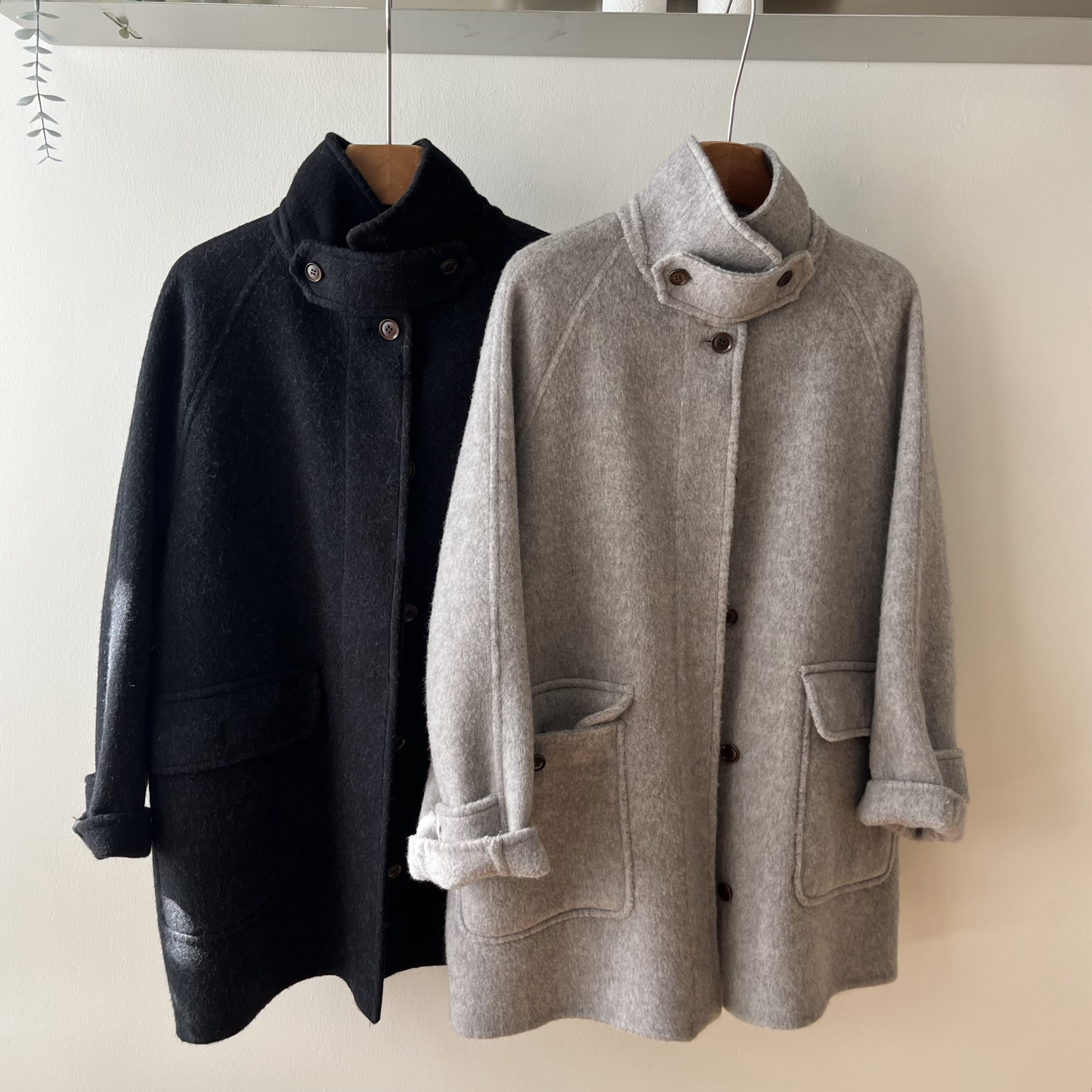 韩系减龄立领单排扣双口袋中长款大衣