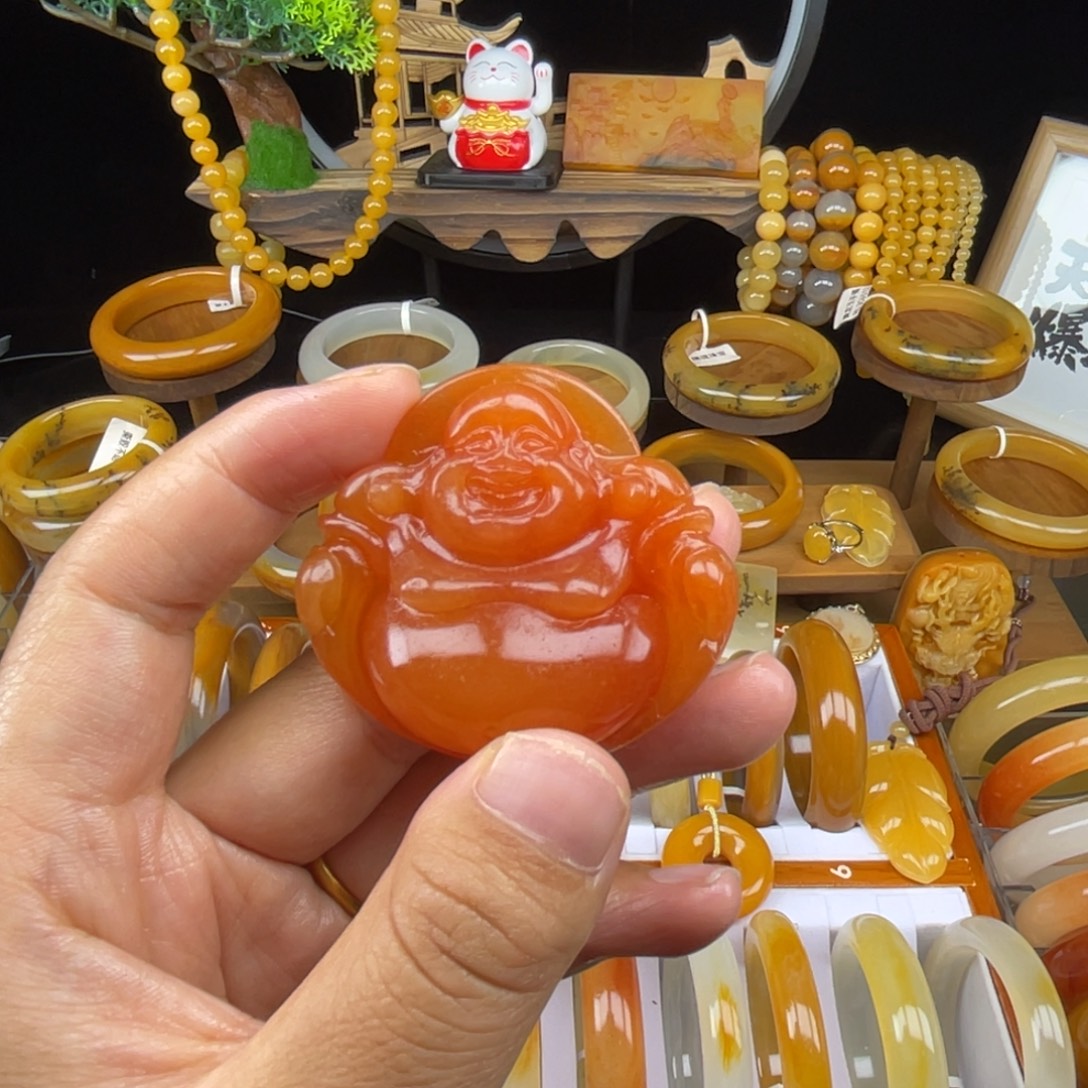 石英质玉（黄龙玉）未镶嵌颈饰