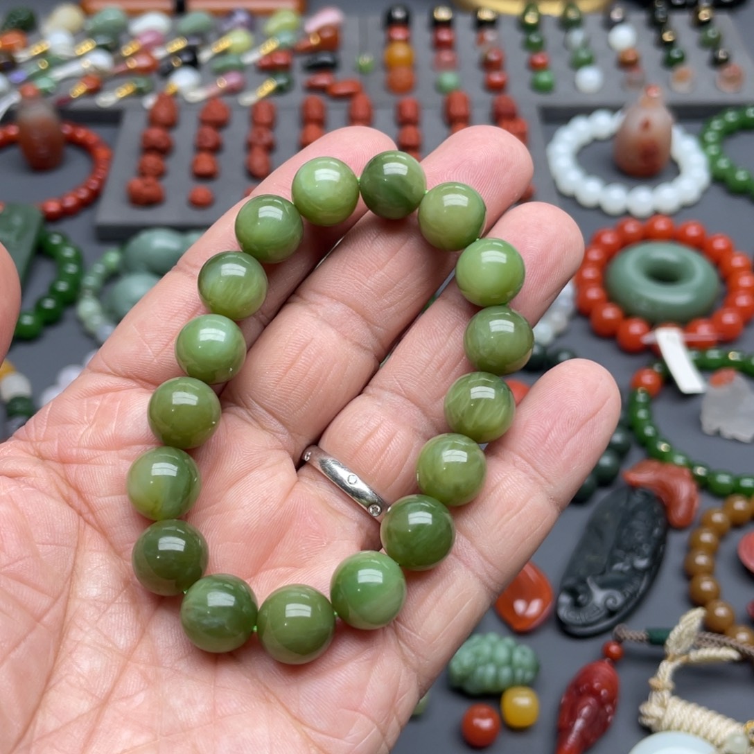 和田玉未镶嵌颈饰黑杨洞12mm