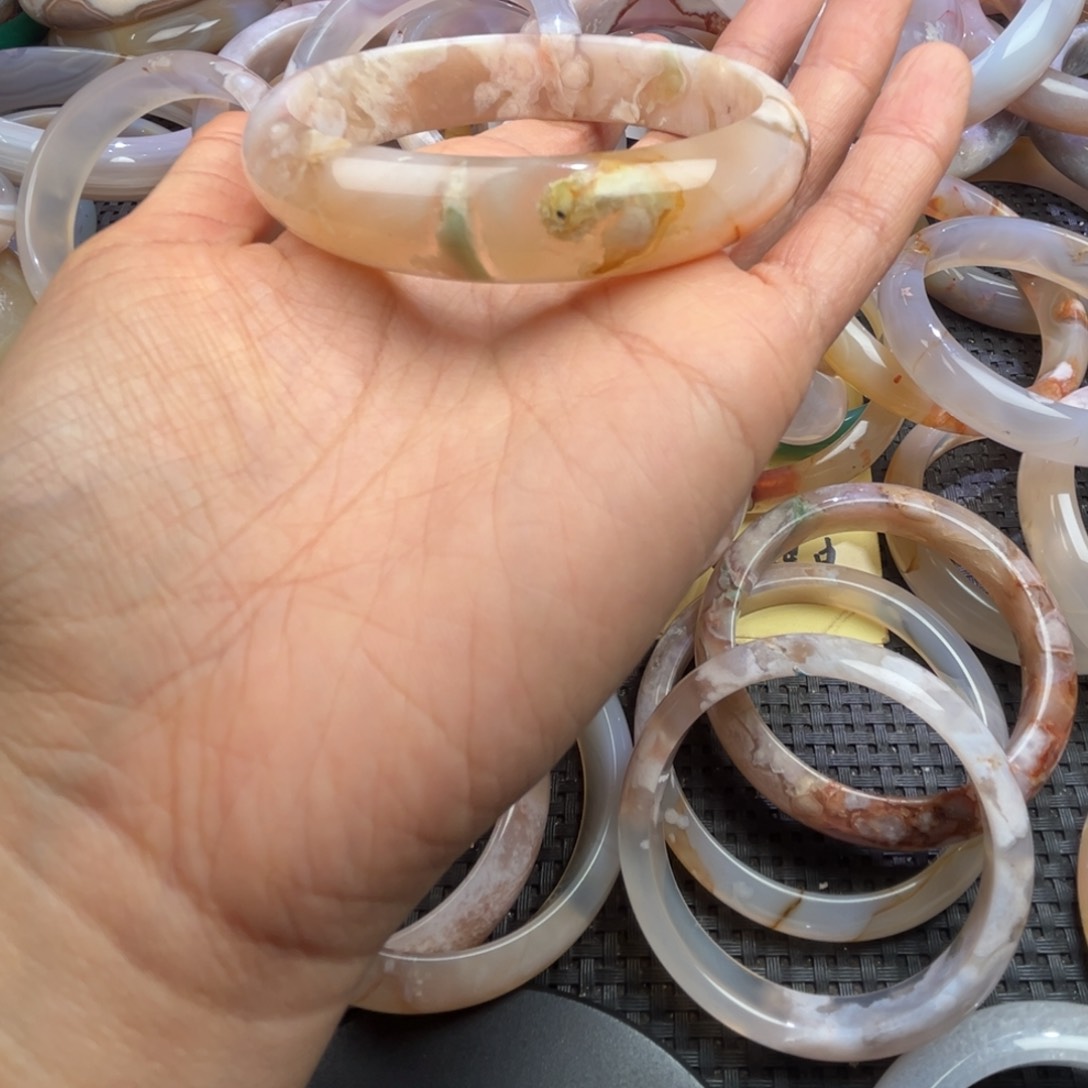 玛瑙/玉髓颈饰未镶嵌眷***?