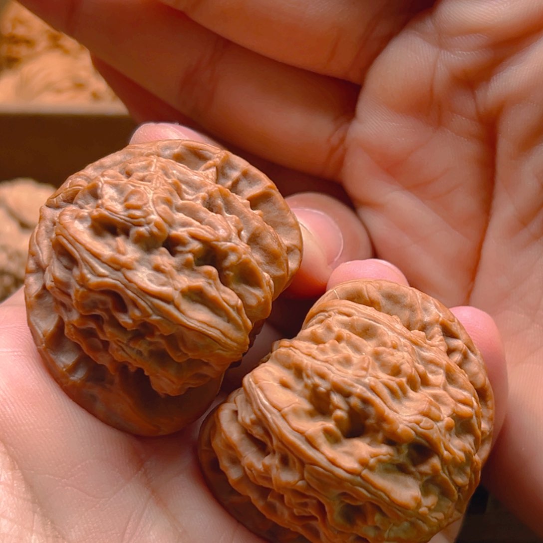 文玩核桃吊坠o**）白狮子