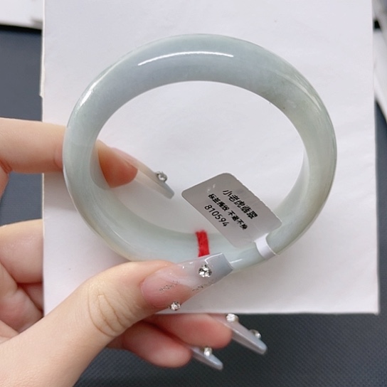 翡翠手镯未镶嵌A货