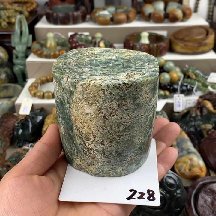 岫岩河磨玉（透闪石质玉）未镶嵌珠宝奇石