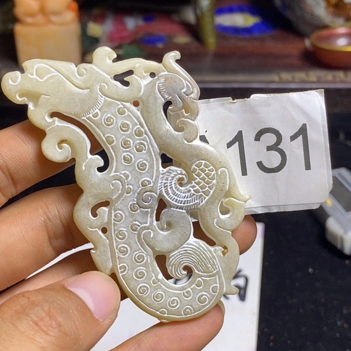 透闪石-蛇纹石玉合金颈饰