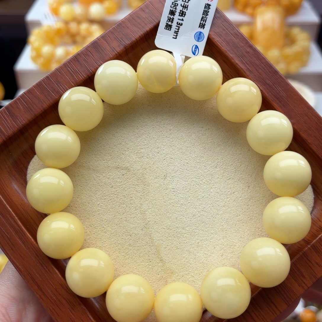 琥珀未镶嵌裸石B020
