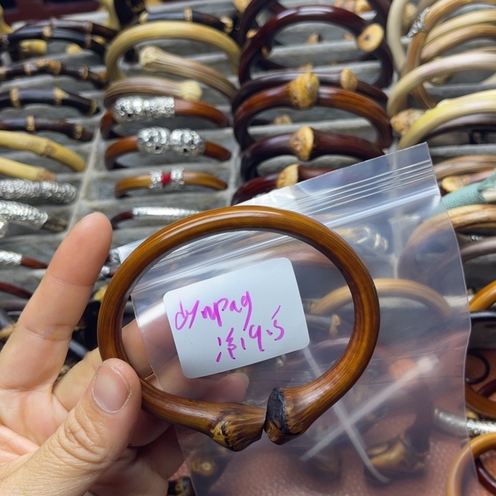 鸡翅木d****5我们在这里