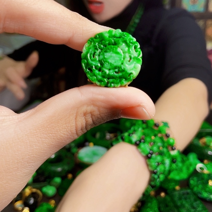 翡翠银S925镶嵌颈饰多样性