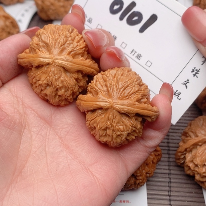 文玩核桃吊坠39.8白狮子01  01