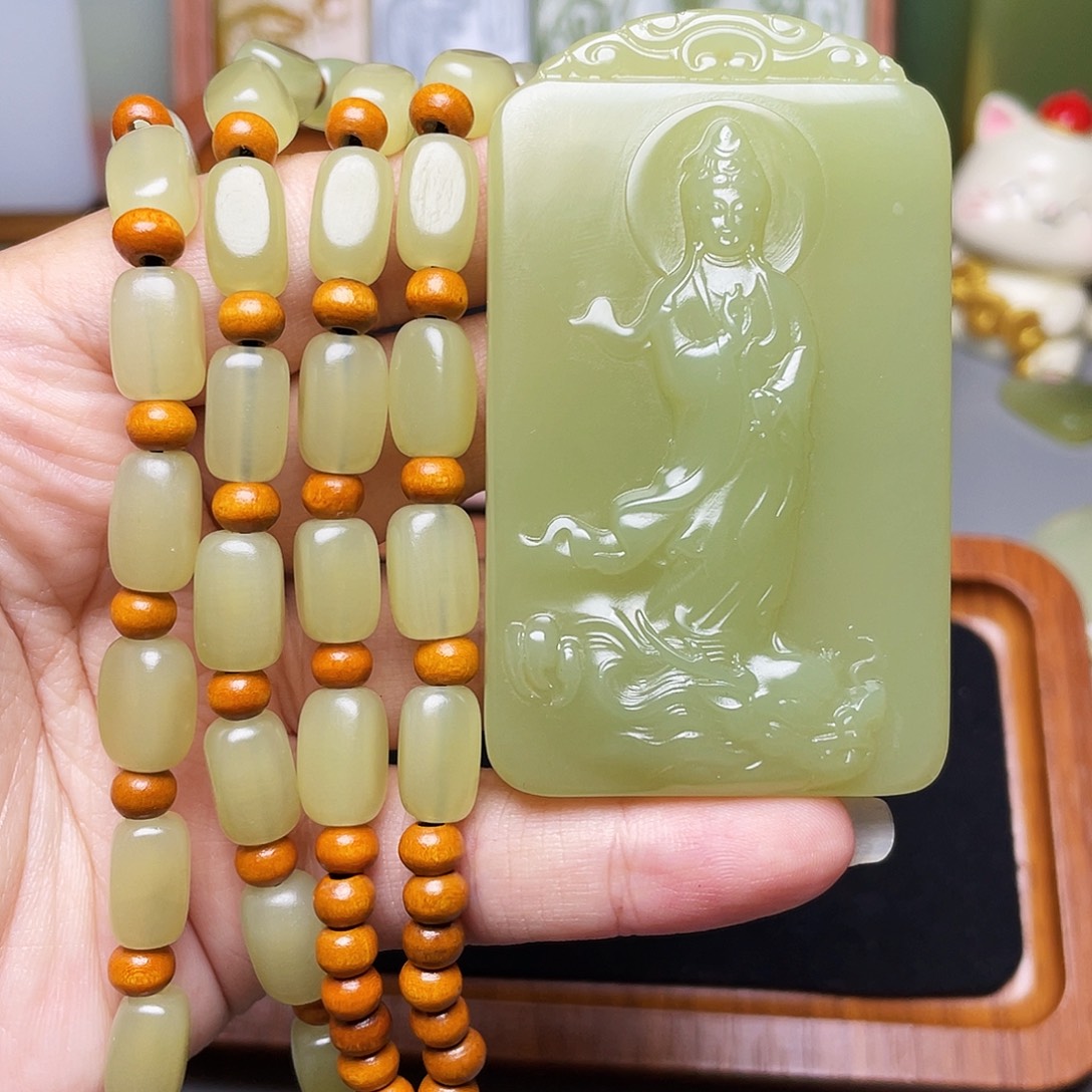 钟***生新疆昆仑山脉料观音牌