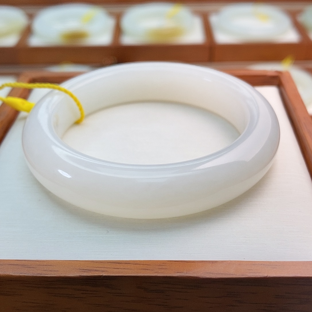 和田玉（白玉）未镶嵌手镯