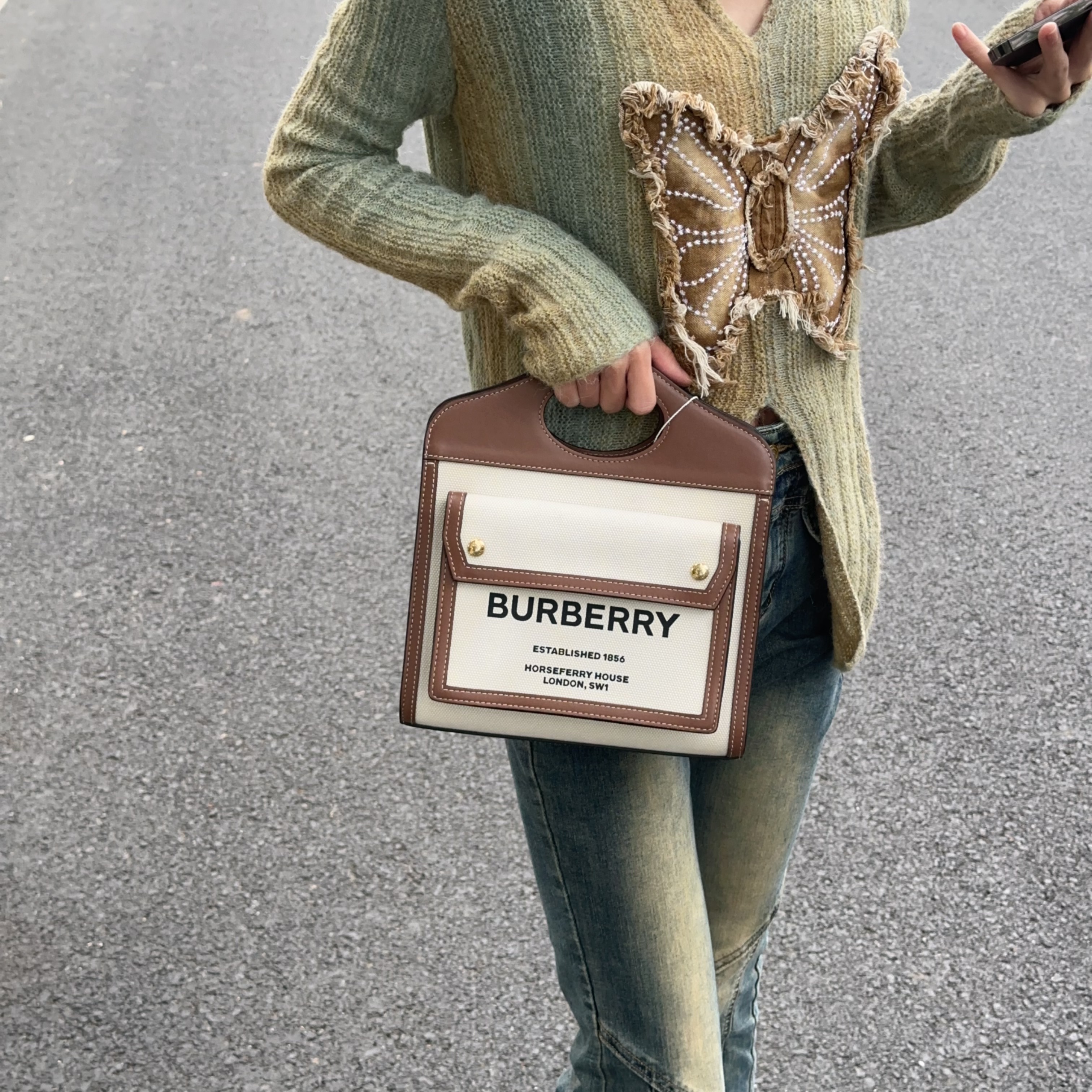 99新 BURBERRY/博柏利 小号白色帆布邮差包 Anwen 4151