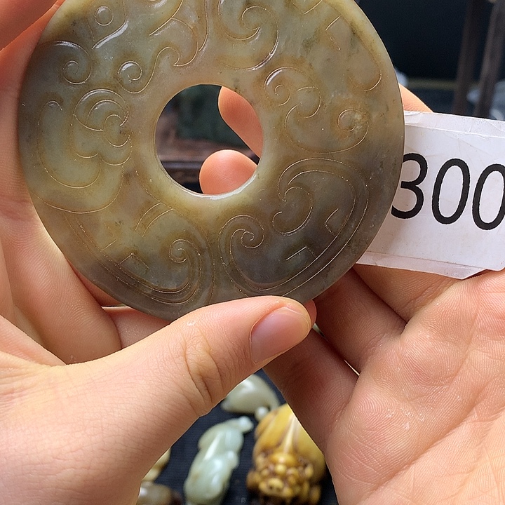 和田玉未镶嵌车挂