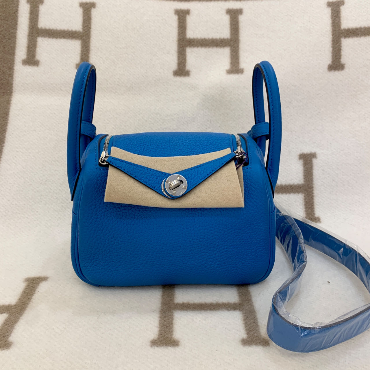 99新 Hermes/爱马仕 mini lindy 20 Z 坦桑尼亚蓝单肩包xx0308a3 