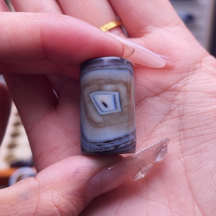 钟***祥玛瑙/玉髓未镶嵌颈饰