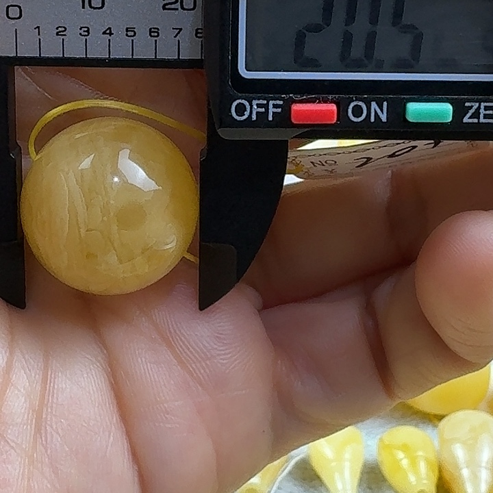 懂***呢裸石琥珀未镶嵌17