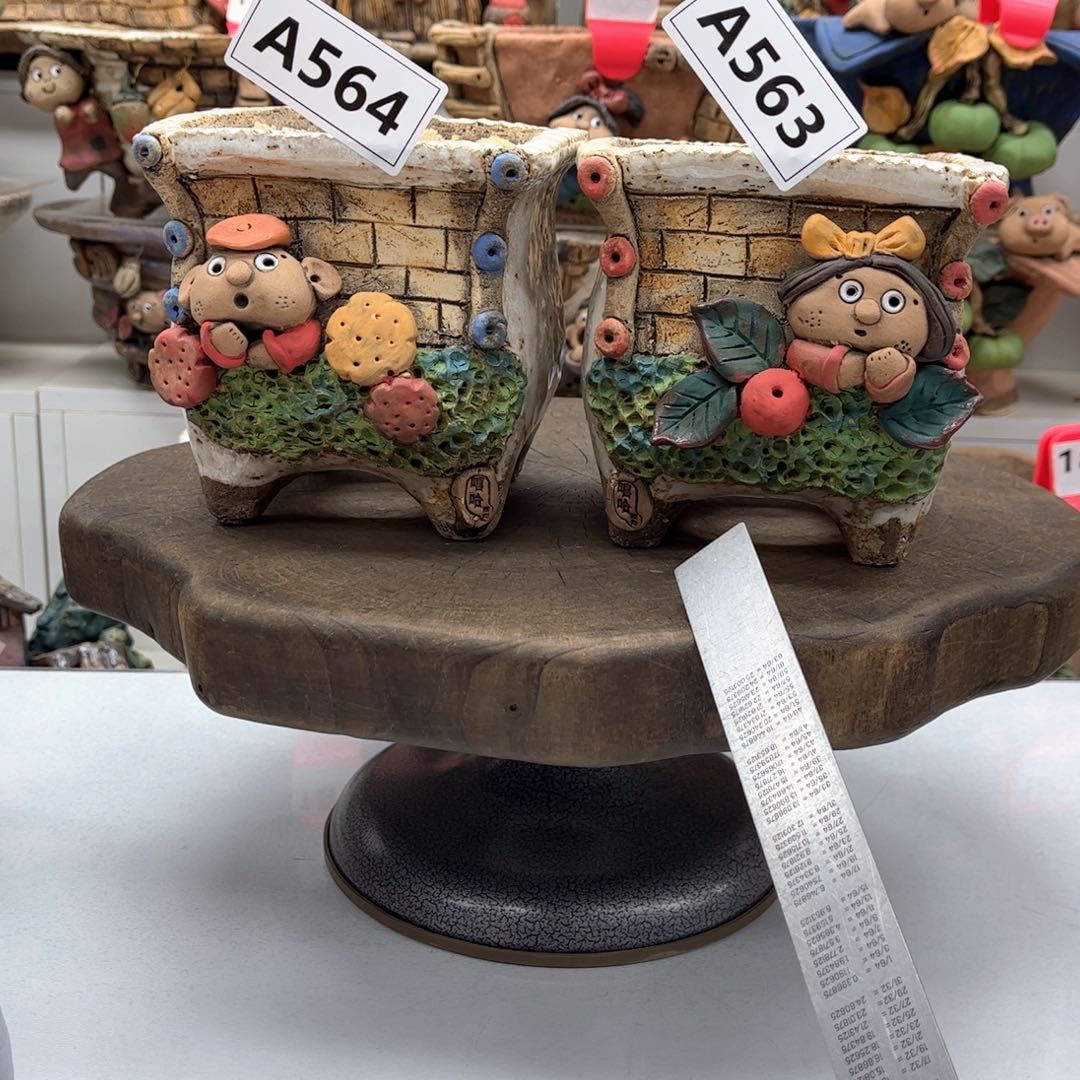 红陶花盆563564嘻哈