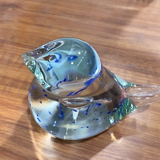 琉璃花瓶高7厘米宽6厘米