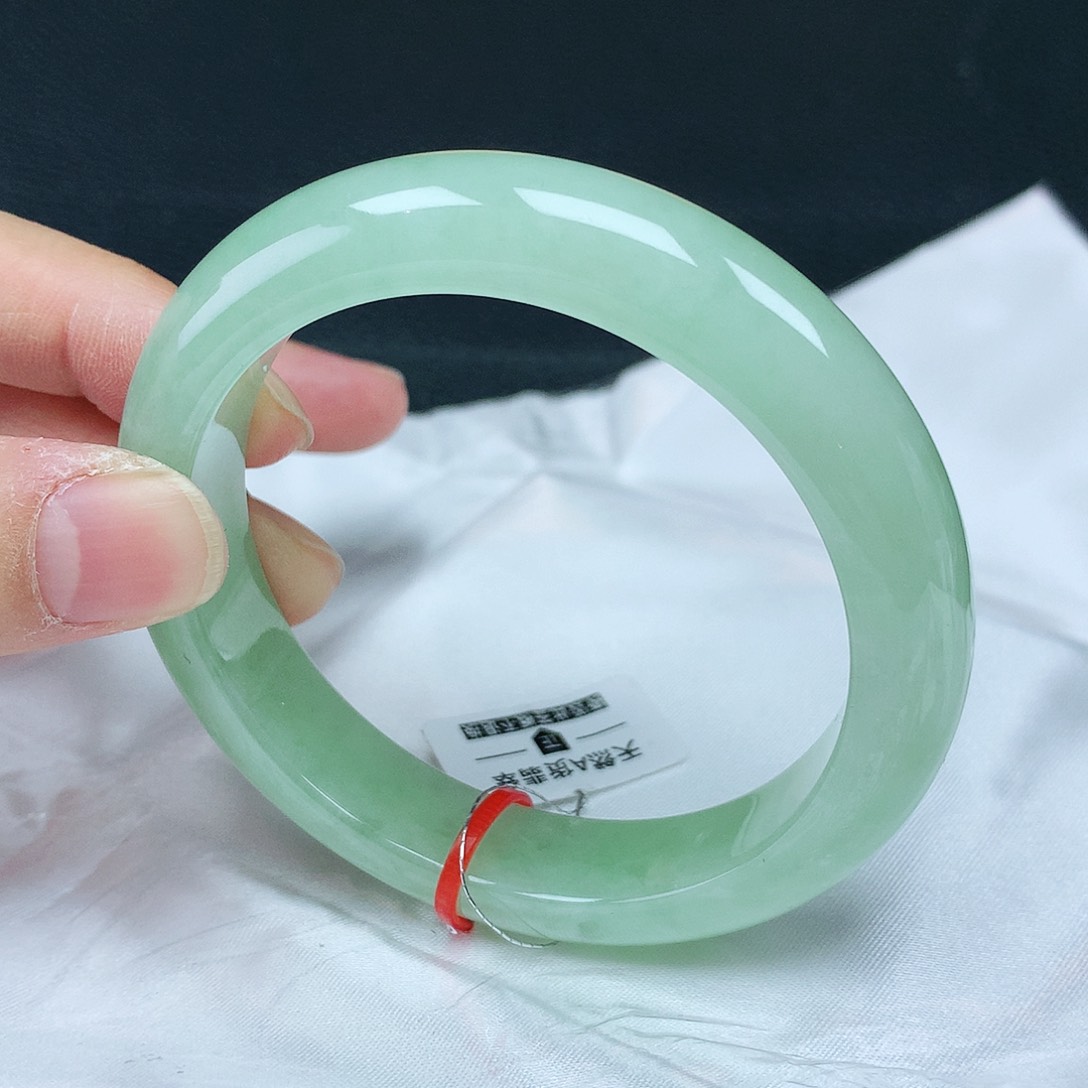 翡翠手镯未镶嵌56+圈