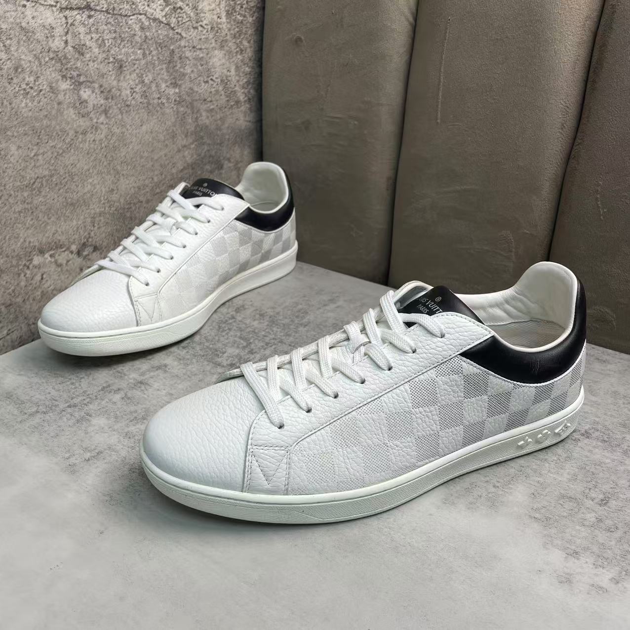 95新 LouisVuitton/路易威登 白色皮革渐变棋盘格黑尾板鞋/40.5码