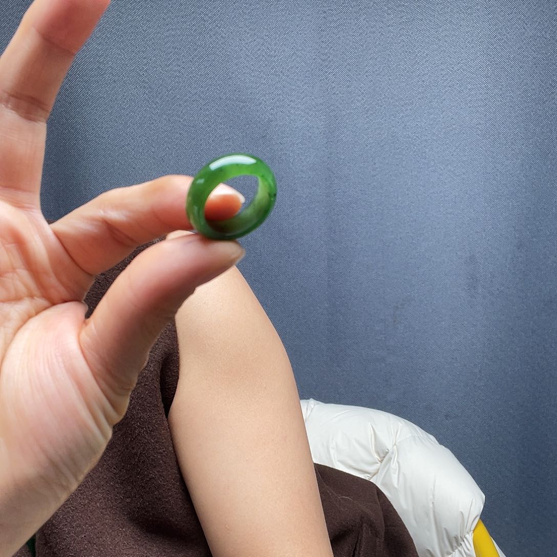 韩***然和田玉未镶嵌戒指