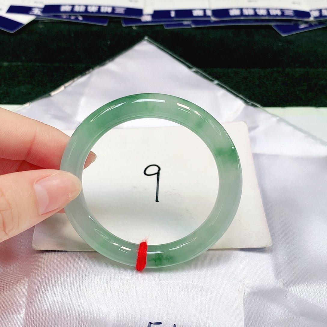 翡翠手镯（圆镯）未镶嵌