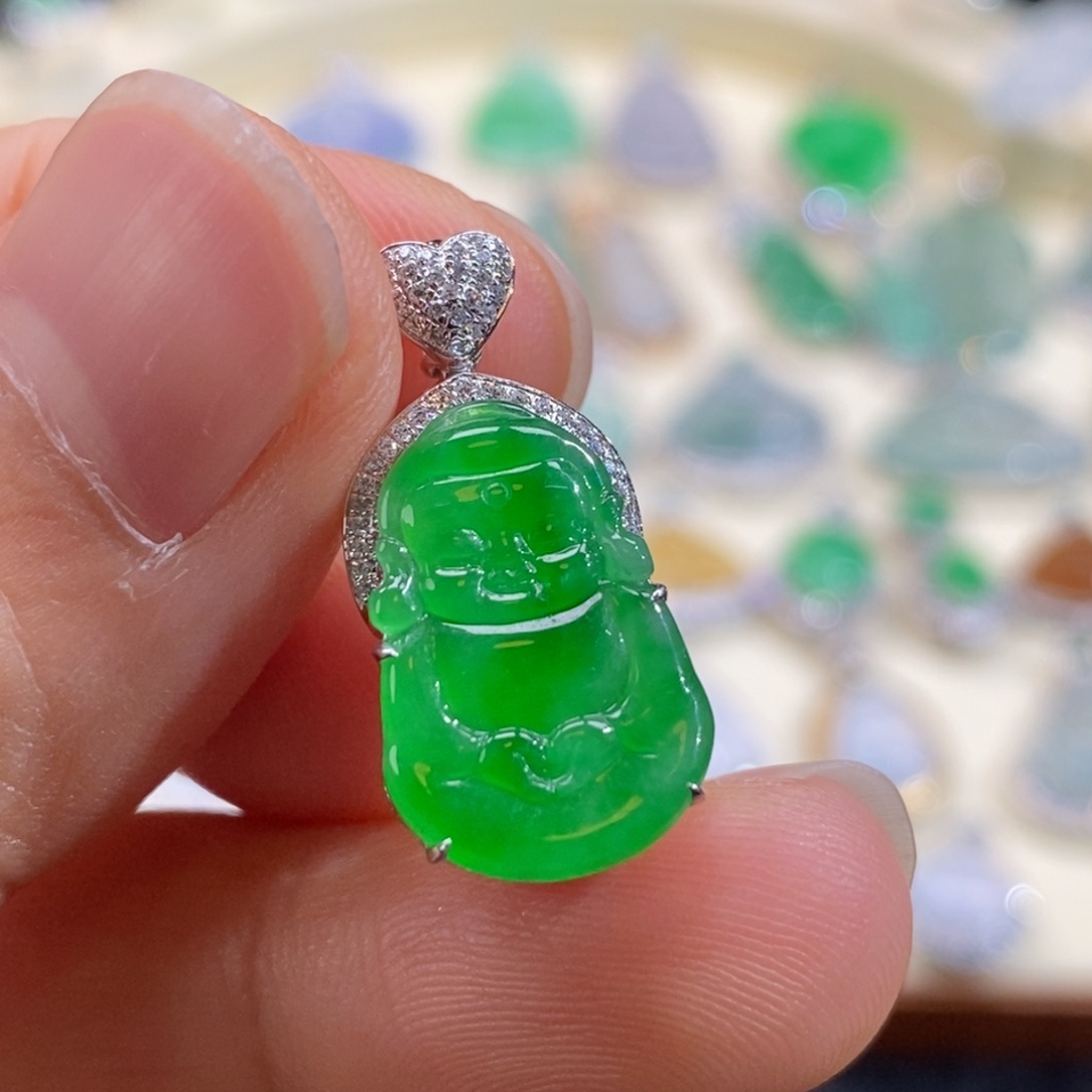 翡翠18K金镶嵌颈饰