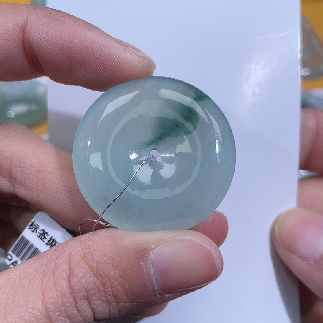 翡翠未镶嵌颈饰平安扣