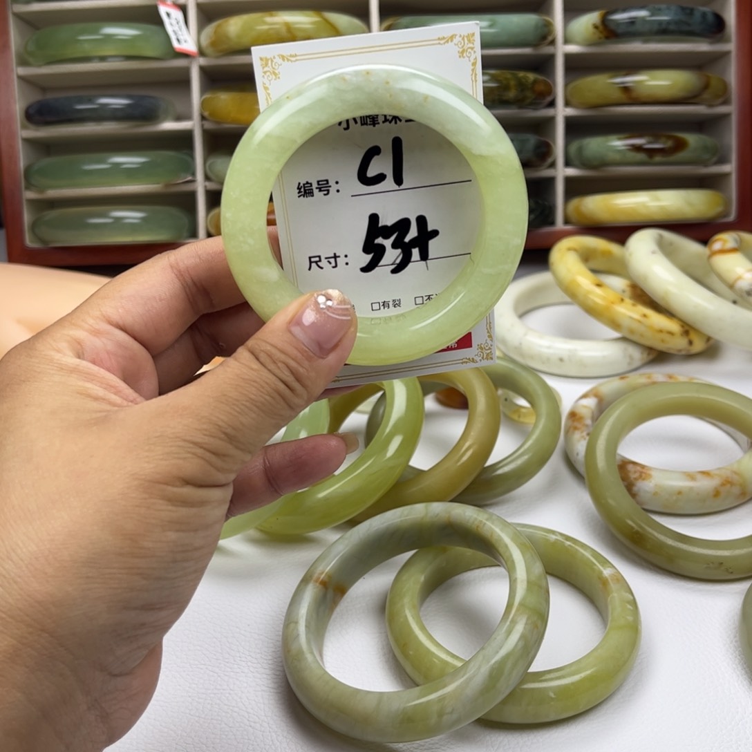 蛇纹石玉手镯未镶嵌