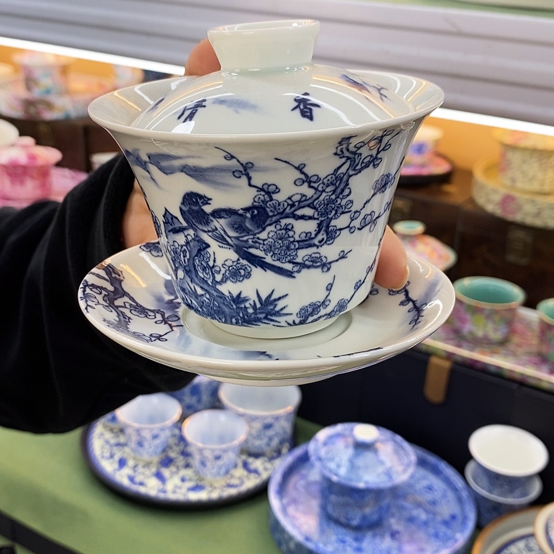 盖碗里的水煮开后放入