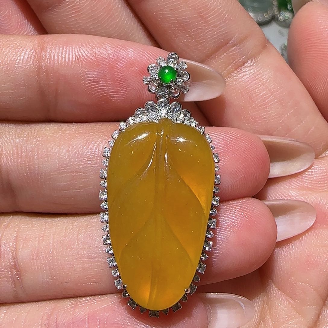 【闪购商品】颈饰18K金镶嵌翡翠天然