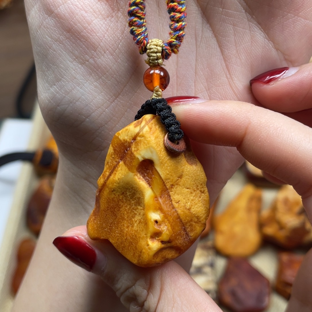 琥珀未镶嵌珠宝奇石